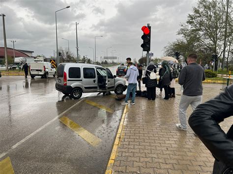 Bayramiç’te 2 aracın çarpıştığı kazada 2 kişi yaralandı